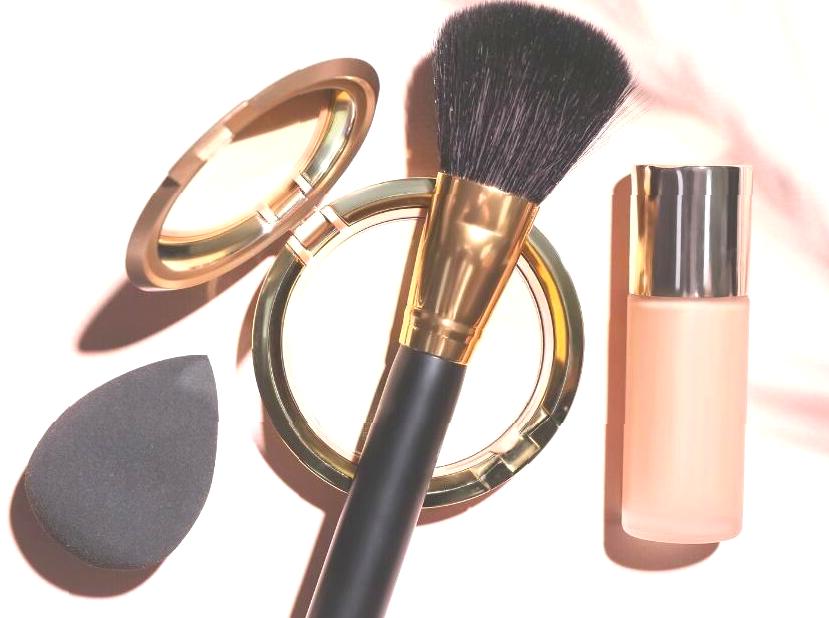 Choosing Between Powder and Liquid Foundation: What You Need to Know