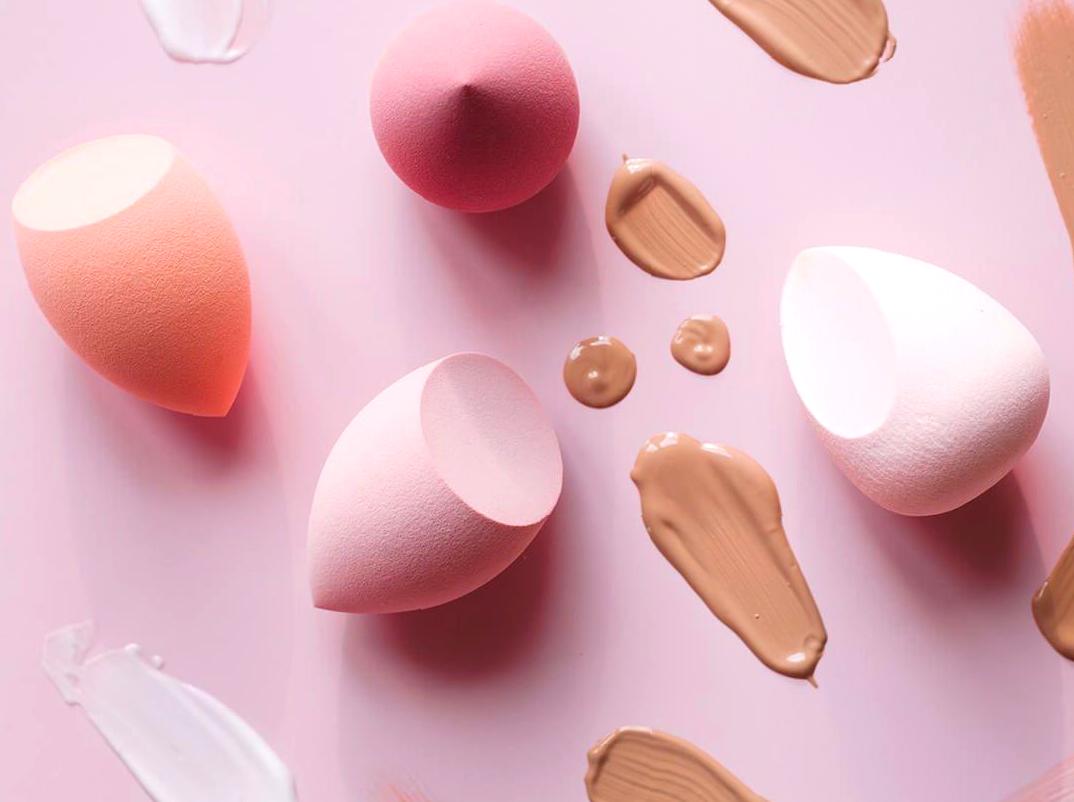 Powder Foundation or Liquid Foundation: Which One to Opt For?